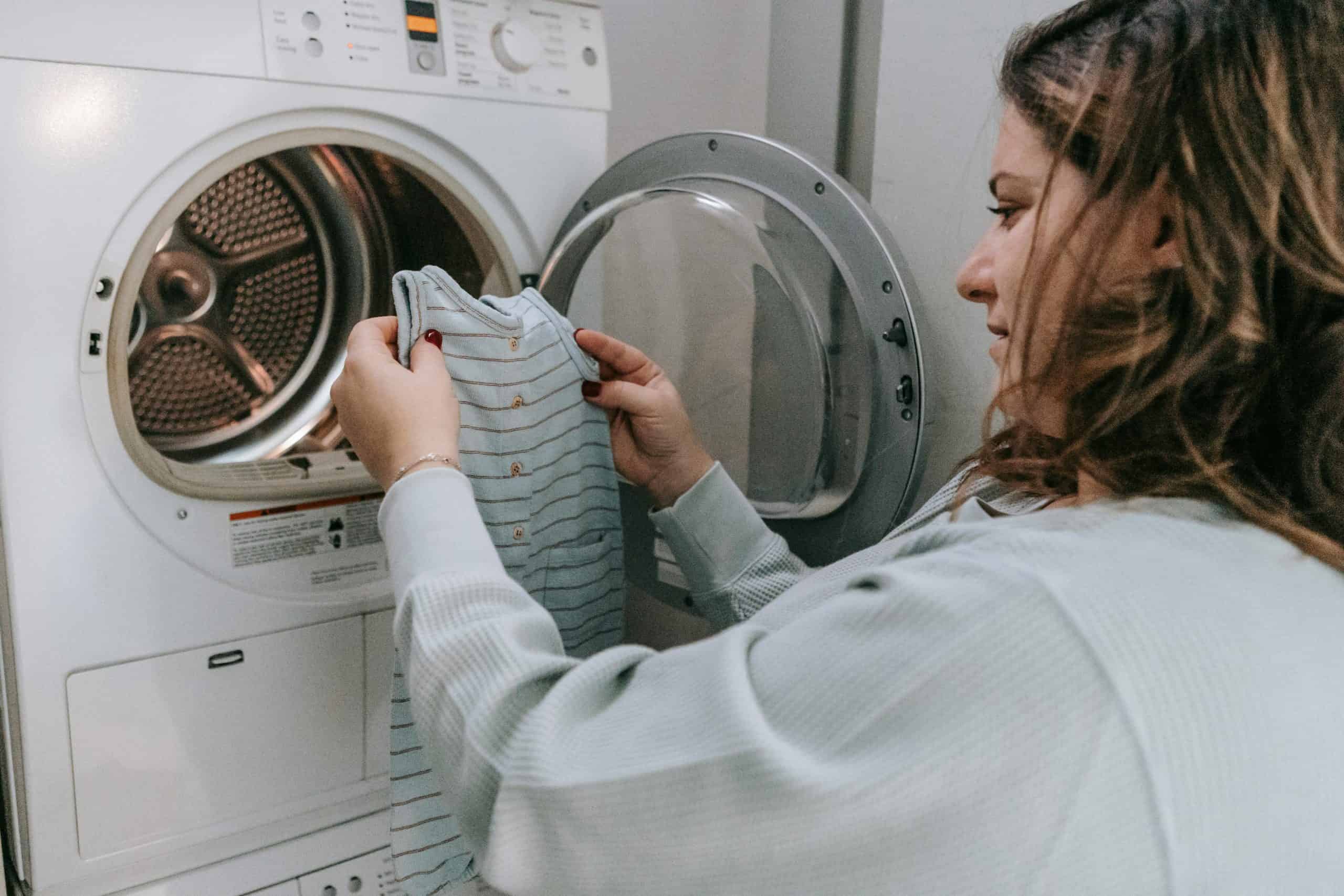 How to Remove Oil Stains from Clothes: Fast & Effective Cleaning Guide