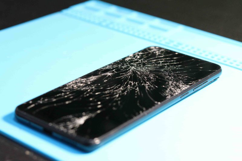 How to Fix a Cracked Phone Screen at Home (Without Replacing It)